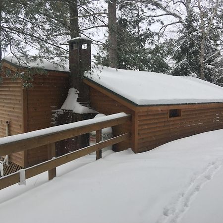 Motel Long Lake And Cottages المظهر الخارجي الصورة