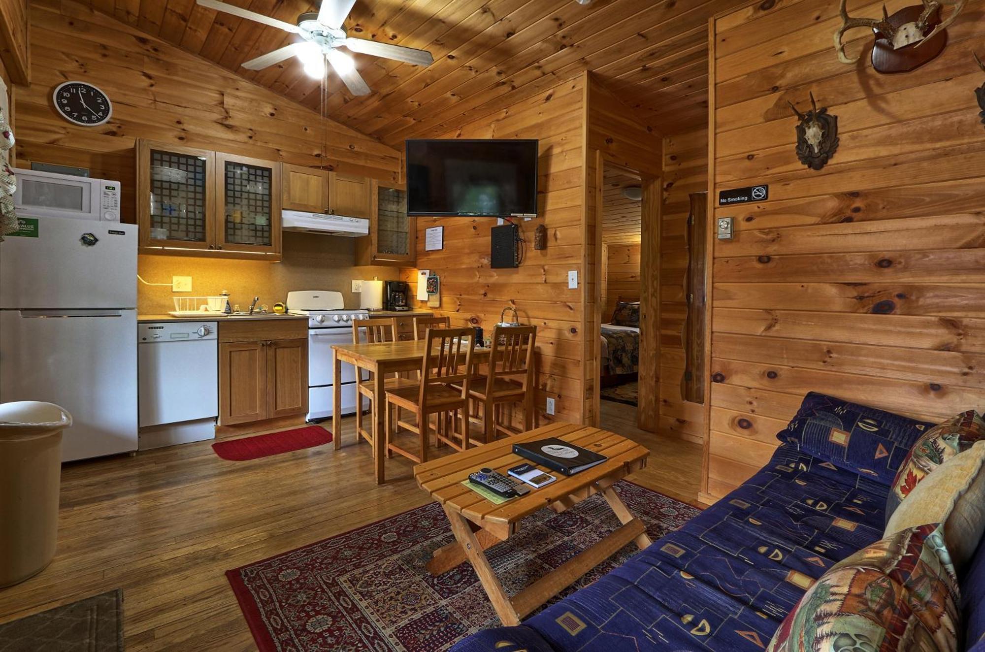 Motel Long Lake And Cottages المظهر الخارجي الصورة