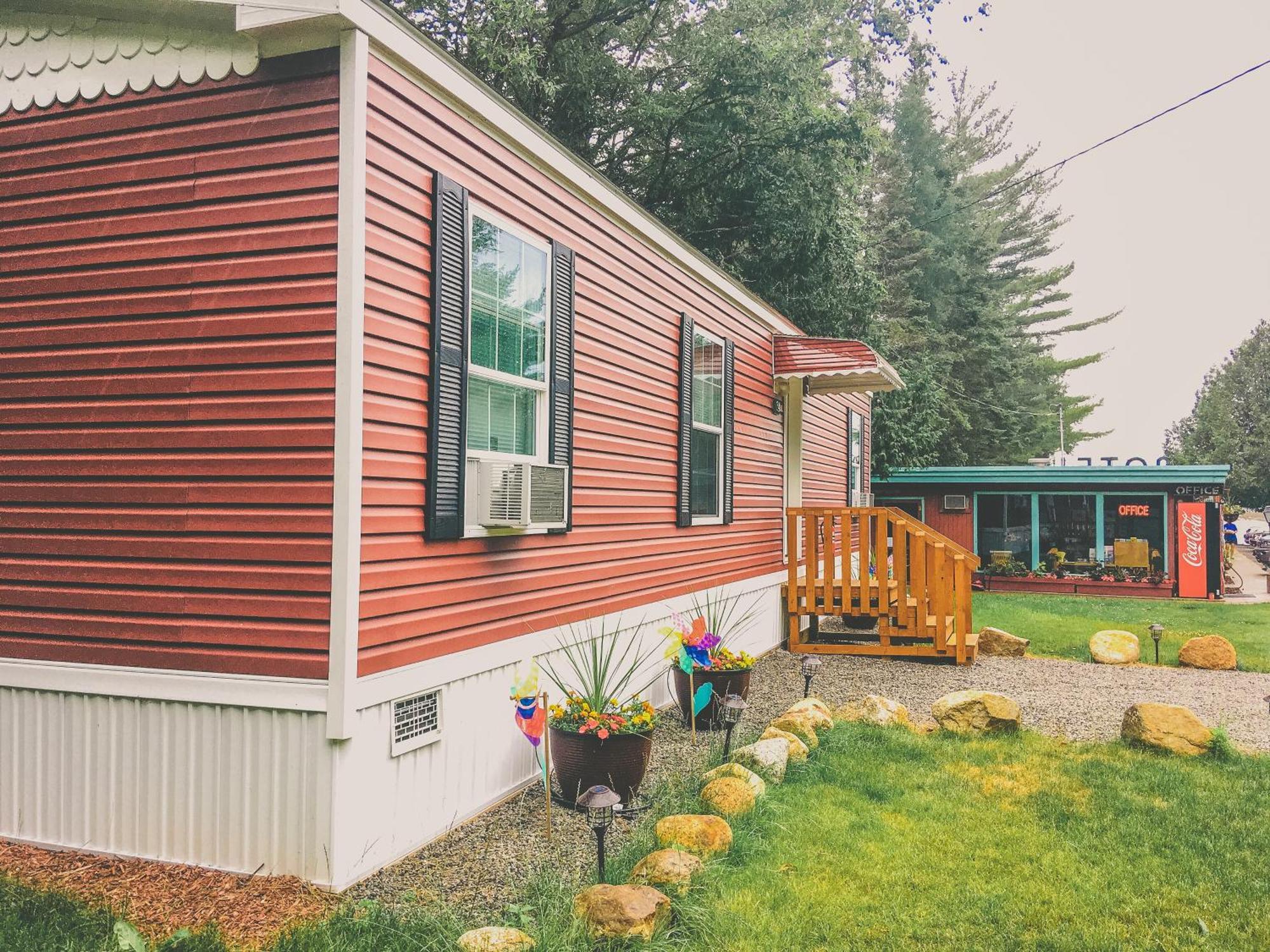 Motel Long Lake And Cottages المظهر الخارجي الصورة